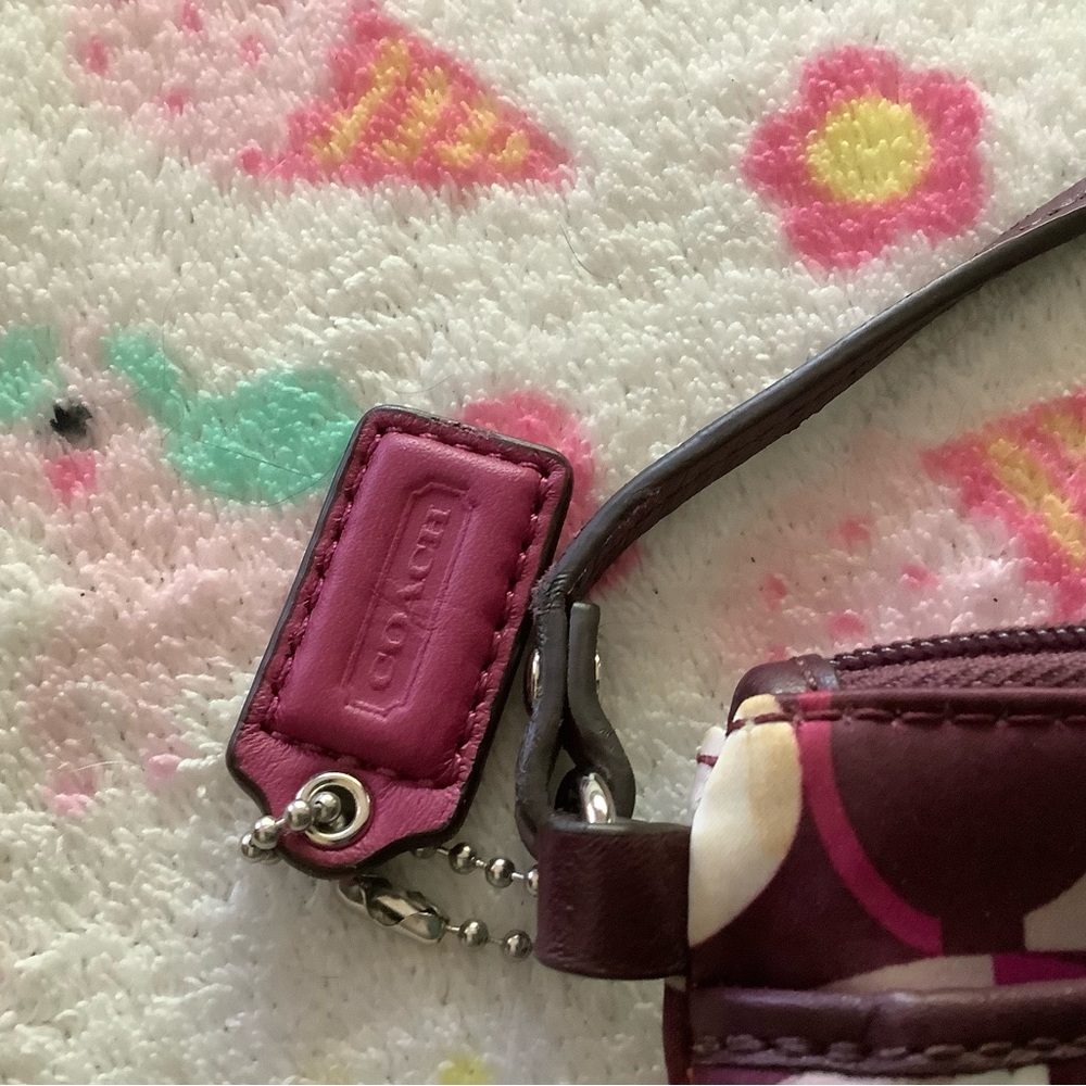 Coach wristlet - Picture 3 of 7
